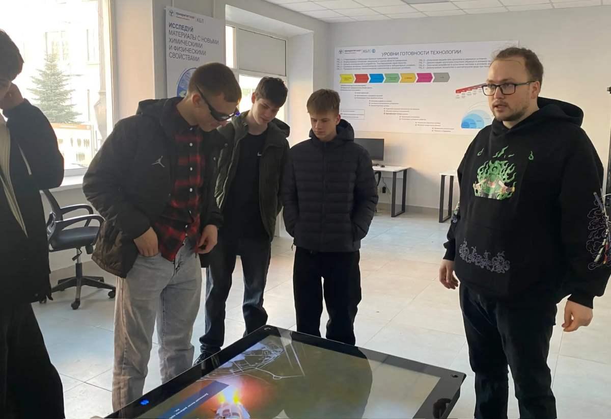 Для школьников с.Белогорное Вольского района прошла экскурсия по университету Фото 9