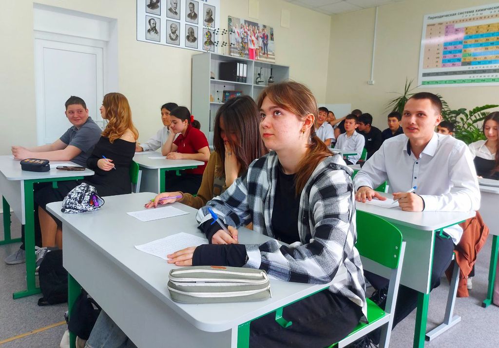 Профориентационная встреча с представителями техникума в МОУ «СОШ с. Преображенка» Фото 1 Профориентационная встреча с представителями техникума в МОУ «СОШ с. Преображенка» Фото 1