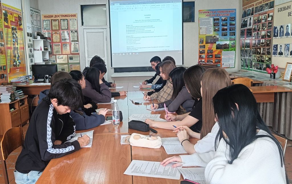 Областная олимпиада по избирательному праву среди обучающихся государственных профессиональных образовательных организаций Саратовской области в 2026 году Фото 5 Областная олимпиада по избирательному праву среди обучающихся государственных профессиональных образовательных организаций Саратовской области в 2026 году Фото 5