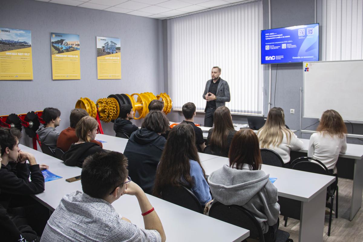 В вузе прошла масштабная встреча студентов с лидерами реального сектора экономики Фото 8