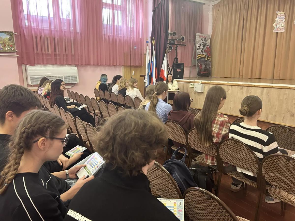 Интеллектуальная игра «Химия – правая рука физики, а математика - ее глаз», посвященная Году единства народов России Фото 1