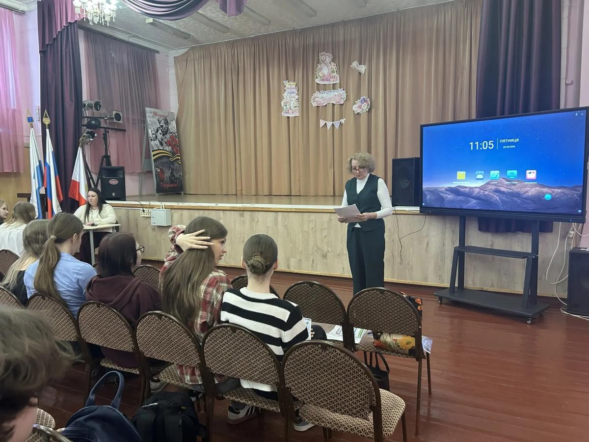 Интеллектуальная игра «Химия – правая рука физики, а математика - ее глаз», посвященная Году единства народов России Фото 2