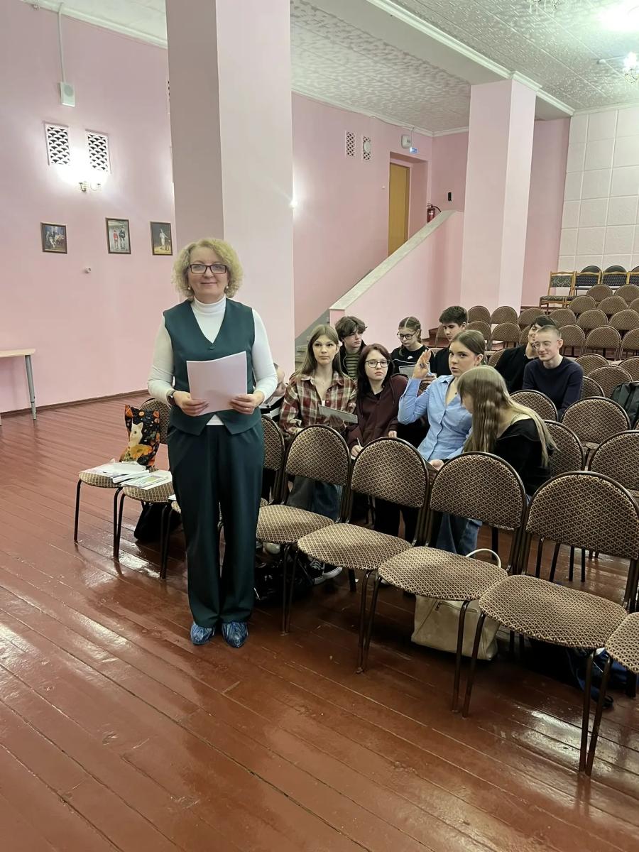 Интеллектуальная игра «Химия – правая рука физики, а математика - ее глаз», посвященная Году единства народов России Фото 6