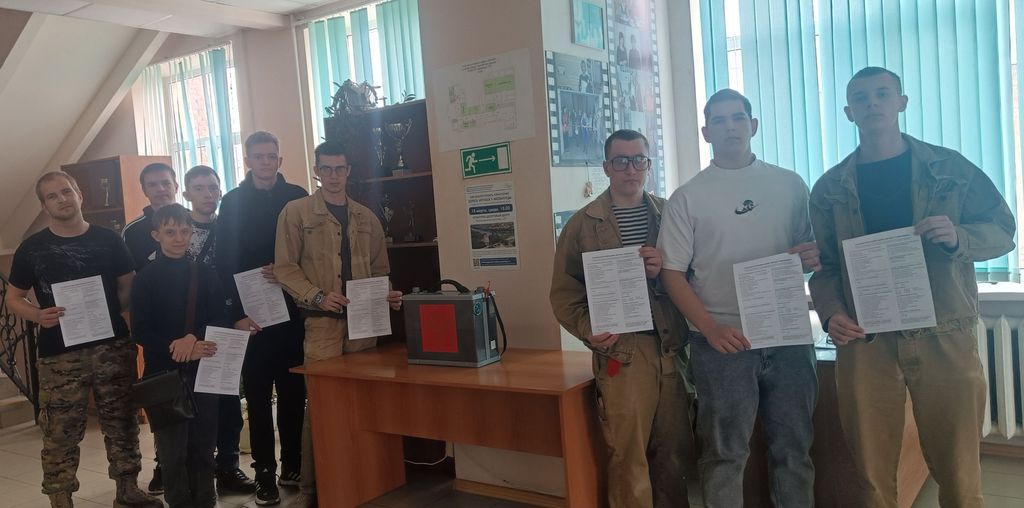 Сбор предложений и мнений среди обучающихся филиала  по благоустройству берега реки Большой Иргиз у мельницы Фото 1