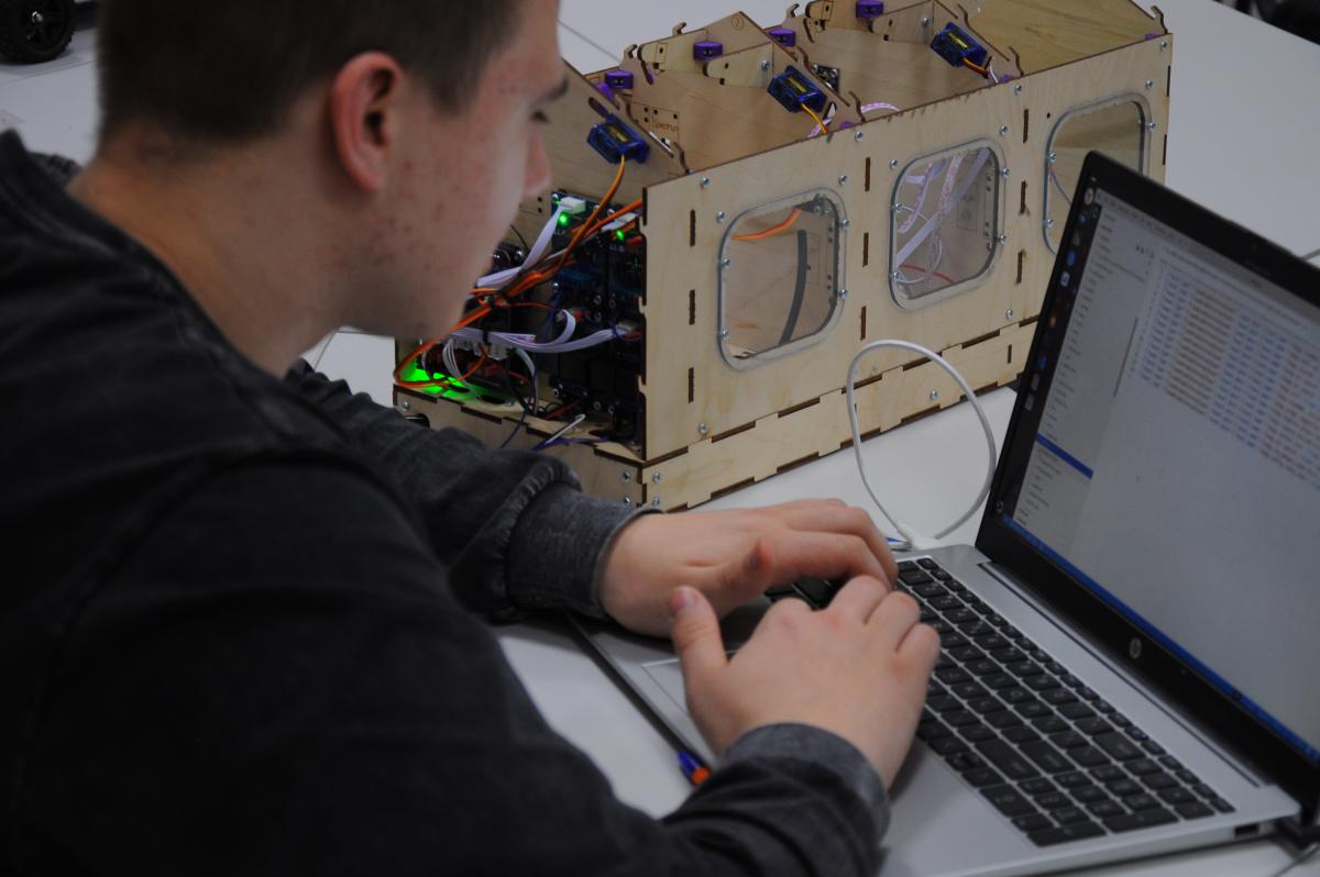 Ученые вуза разработали отечественную плату 1T Rex Board для обучения и робототехники Фото 2 Ученые вуза разработали отечественную плату 1T Rex Board для обучения и робототехники Фото 2