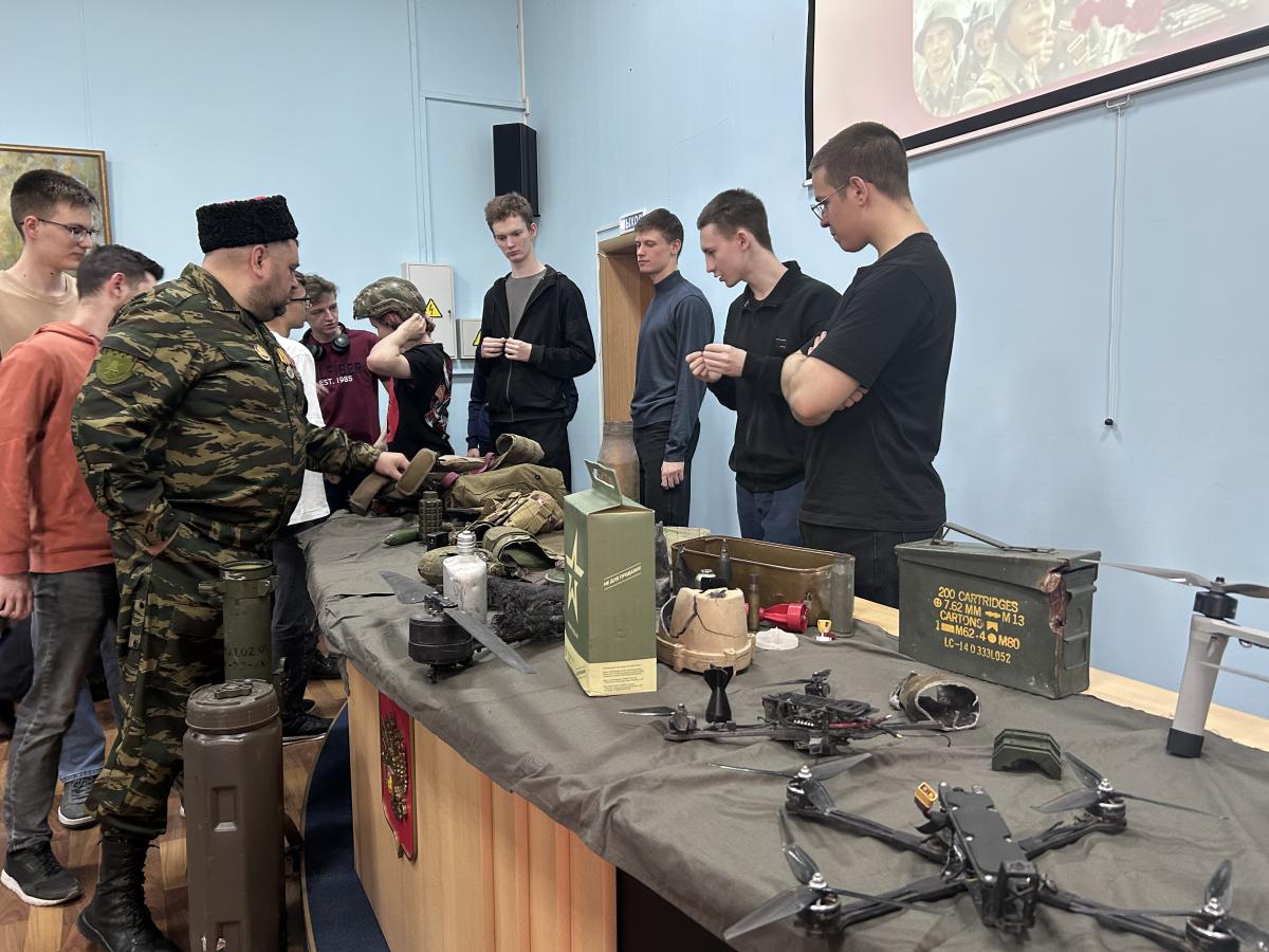 Вавиловцы встретились с участником СВО Сергеем Целихиным Фото 13 Вавиловцы встретились с участником СВО Сергеем Целихиным Фото 13