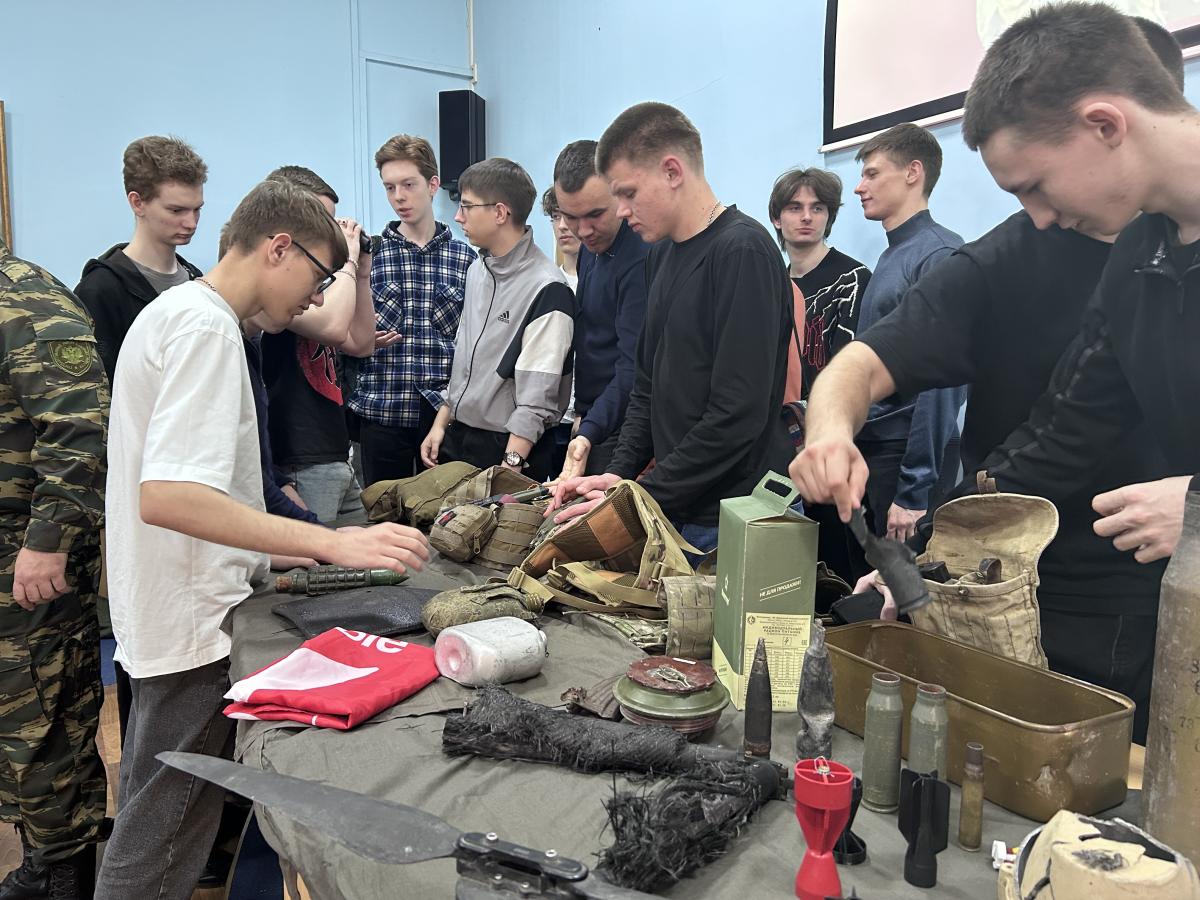 Вавиловцы встретились с участником СВО Сергеем Целихиным Фото 8 Вавиловцы встретились с участником СВО Сергеем Целихиным Фото 8