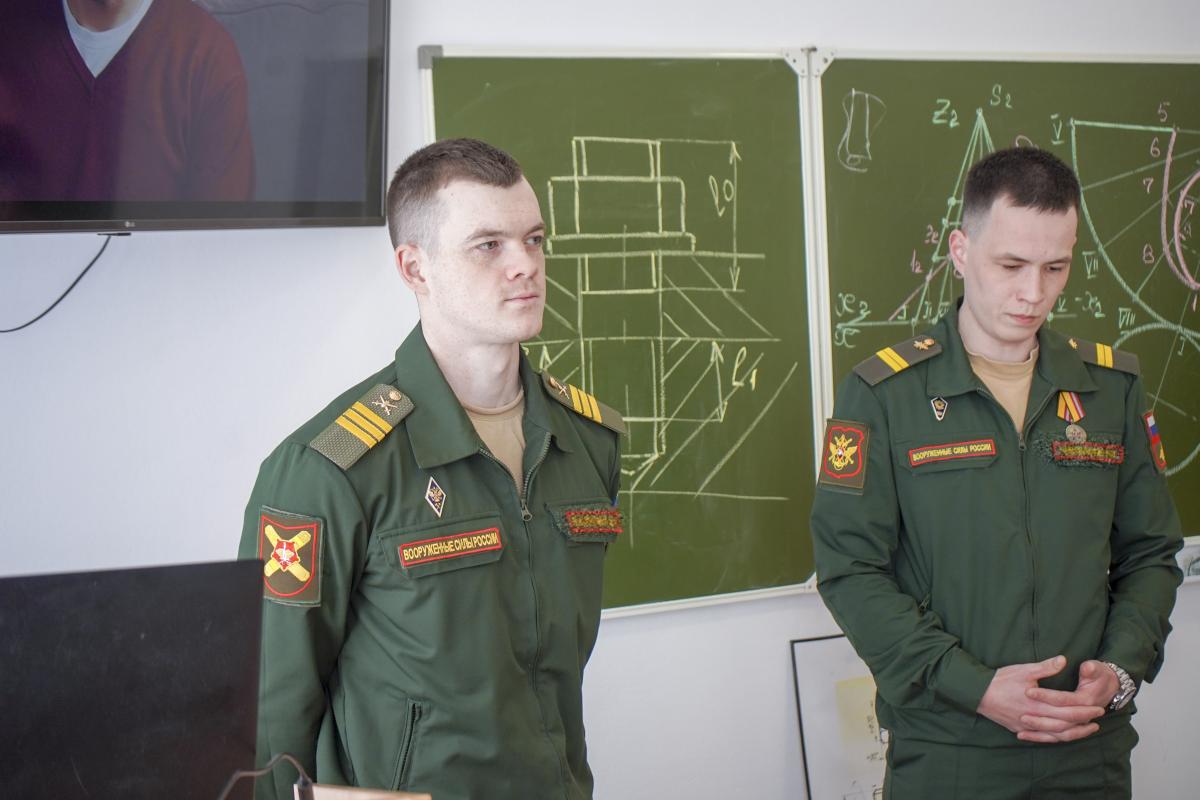 Студенты встретились с бойцами войск беспилотных систем и представителями 12 ГУ МО Фото 2 Студенты встретились с бойцами войск беспилотных систем и представителями 12 ГУ МО Фото 2