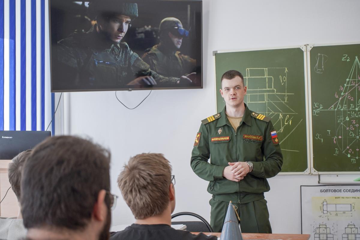 Студенты встретились с бойцами войск беспилотных систем и представителями 12 ГУ МО Фото 3 Студенты встретились с бойцами войск беспилотных систем и представителями 12 ГУ МО Фото 3