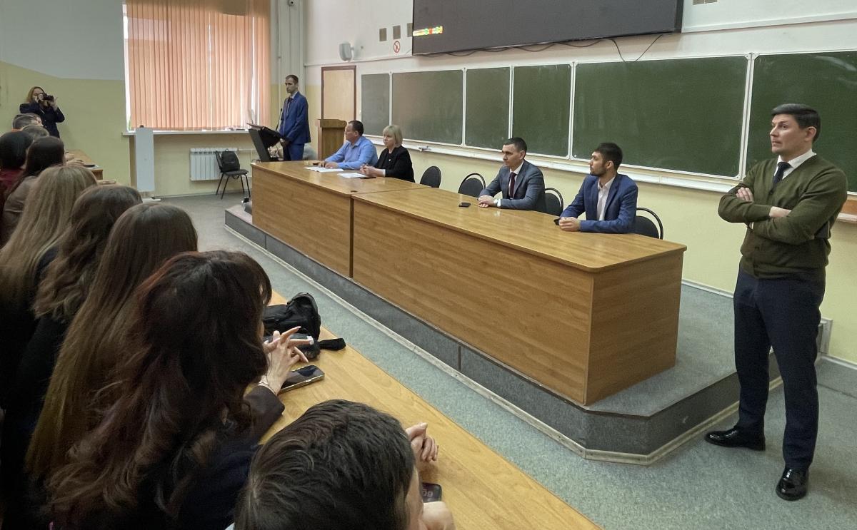 От учебы к карьере (День карьеры): Вавиловский университет открыл двери ведущим работодателям Саратовской области Фото 1