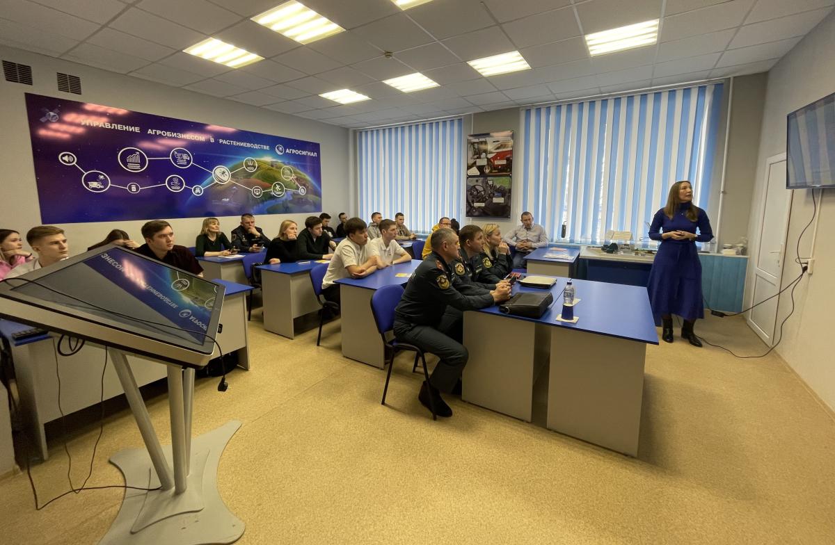 От учебы к карьере (День карьеры): Вавиловский университет открыл двери ведущим работодателям Саратовской области Фото 11
