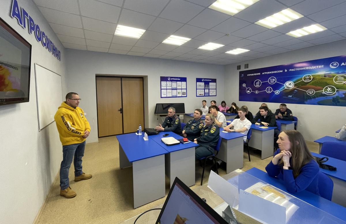 От учебы к карьере (День карьеры): Вавиловский университет открыл двери ведущим работодателям Саратовской области Фото 13