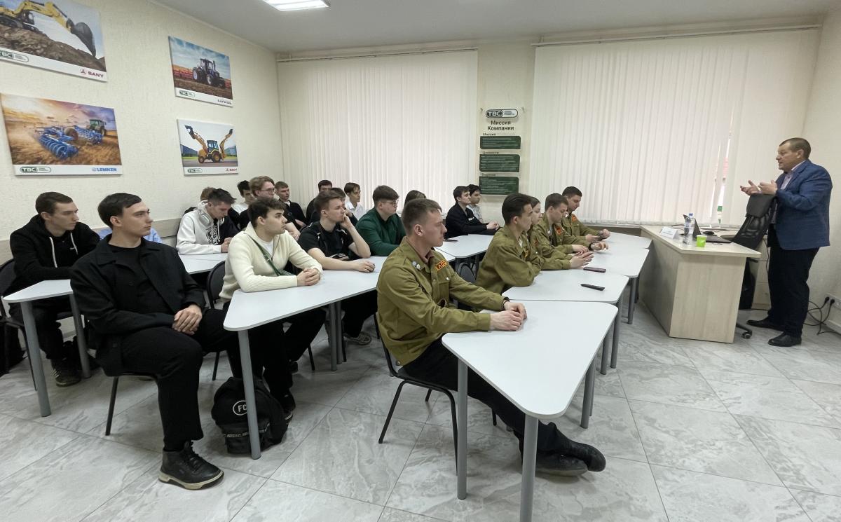 От учебы к карьере (День карьеры): Вавиловский университет открыл двери ведущим работодателям Саратовской области Фото 15