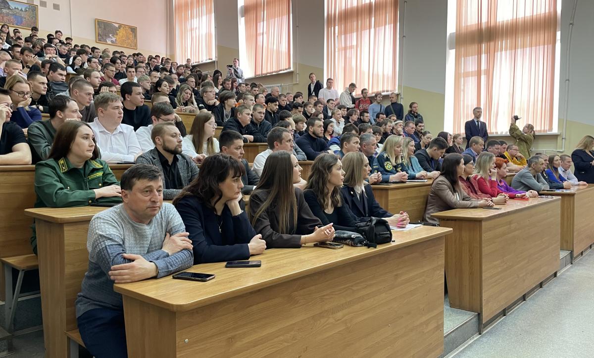 От учебы к карьере (День карьеры): Вавиловский университет открыл двери ведущим работодателям Саратовской области Фото 2