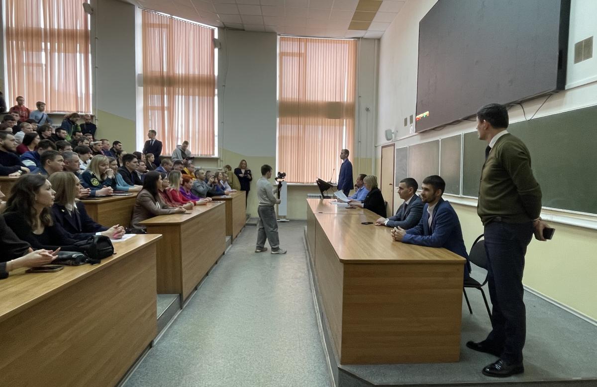 От учебы к карьере (День карьеры): Вавиловский университет открыл двери ведущим работодателям Саратовской области Фото 3