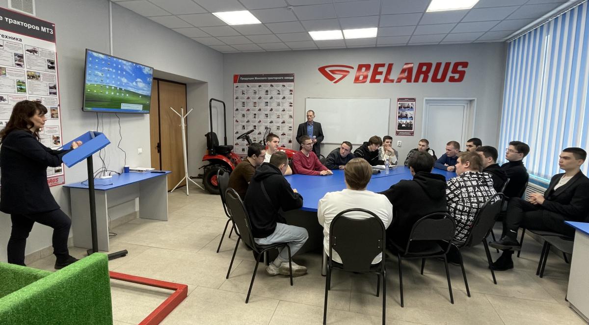 От учебы к карьере (День карьеры): Вавиловский университет открыл двери ведущим работодателям Саратовской области Фото 4