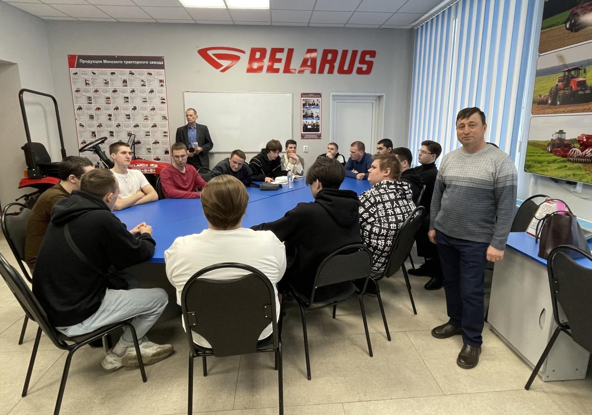 От учебы к карьере (День карьеры): Вавиловский университет открыл двери ведущим работодателям Саратовской области Фото 5