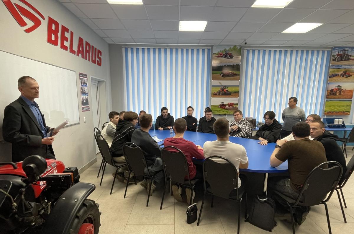 От учебы к карьере (День карьеры): Вавиловский университет открыл двери ведущим работодателям Саратовской области Фото 6