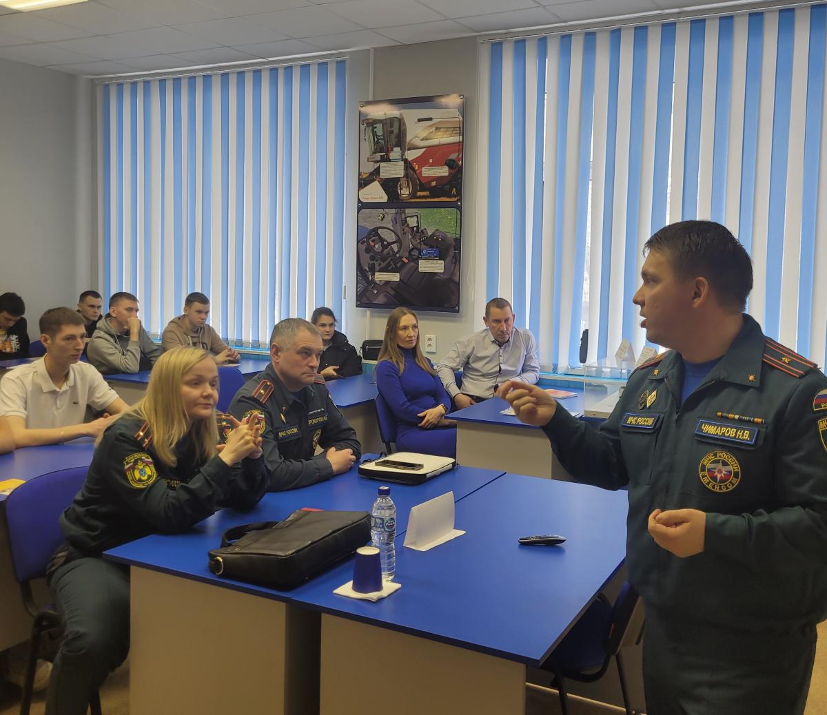 От учебы к карьере (День карьеры): Вавиловский университет открыл двери ведущим работодателям Саратовской области Фото 8