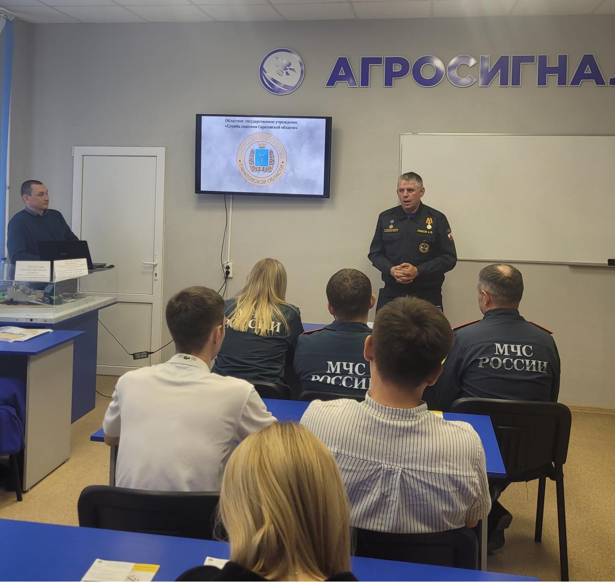 От учебы к карьере (День карьеры): Вавиловский университет открыл двери ведущим работодателям Саратовской области Фото 10