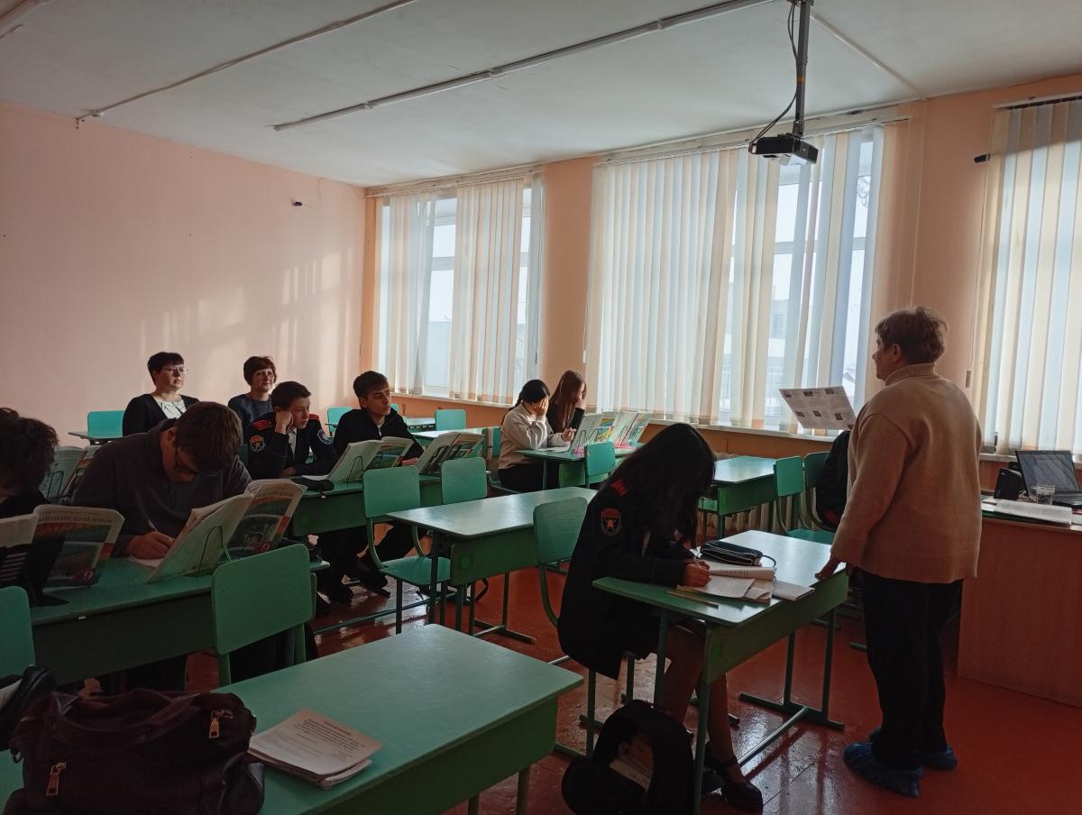 Преподаватели Вавиловского университета провели профориентационную встречу для школьников МОУ СОШ №1 Фото 2 Преподаватели Вавиловского университета провели профориентационную встречу для школьников МОУ СОШ №1 Фото 2