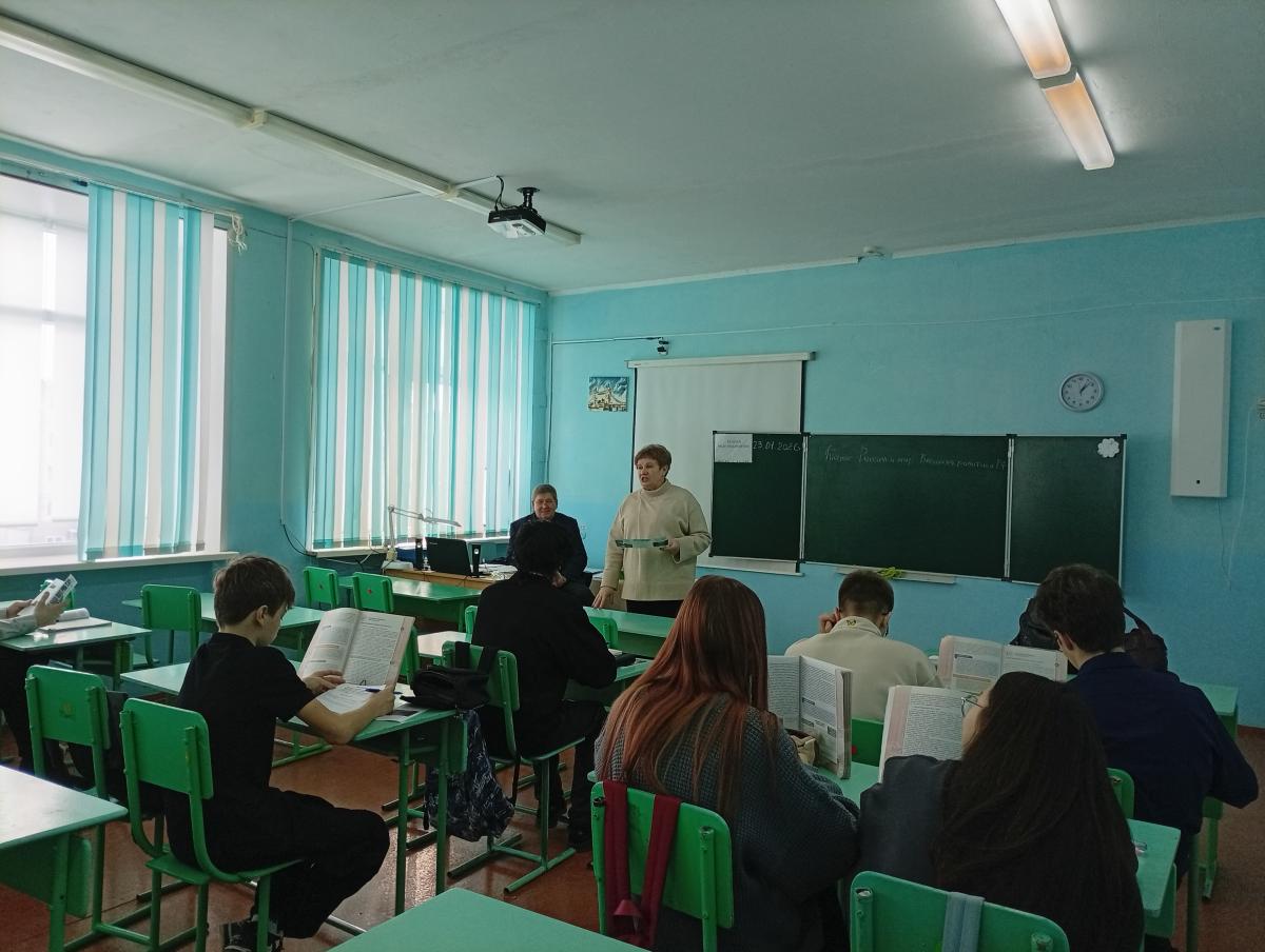 Преподаватели Вавиловского университета провели профориентационную встречу для школьников МОУ СОШ №1 Фото 5 Преподаватели Вавиловского университета провели профориентационную встречу для школьников МОУ СОШ №1 Фото 5