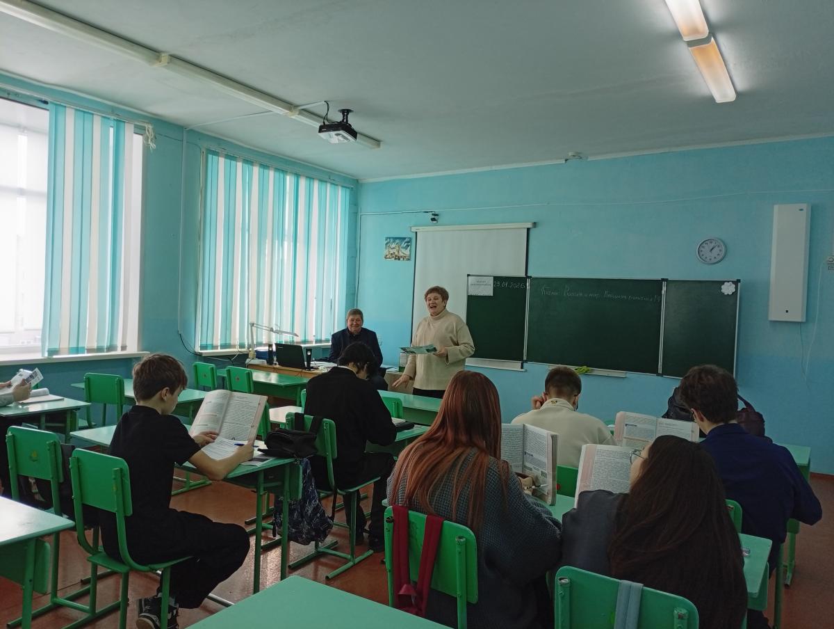 Преподаватели Вавиловского университета провели профориентационную встречу для школьников МОУ СОШ №1