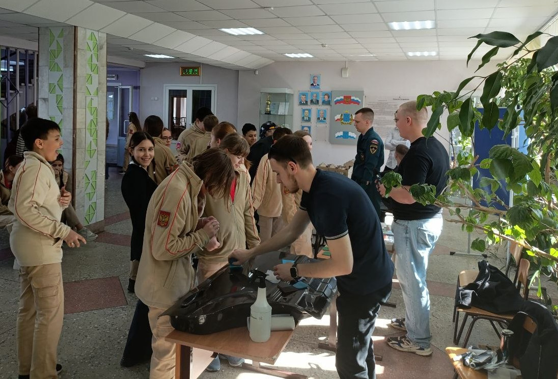 Встреча с будущими абитуриентами: ученые и студенты Вавиловского университета провели профориентационные мастер-классы в МАОУ «СОШ № 51 имени Г.К. Жукова» г. Саратова Фото 6 Встреча с будущими абитуриентами: ученые и студенты Вавиловского университета провели профориентационные мастер-классы в МАОУ «СОШ № 51 имени Г.К. Жукова» г. Саратова Фото 6