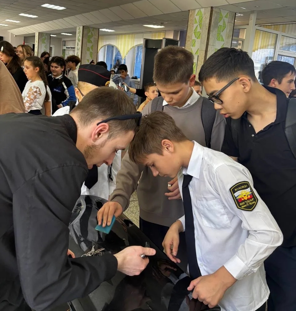 Встреча с будущими абитуриентами: ученые и студенты Вавиловского университета провели профориентационные мастер-классы в МАОУ «СОШ № 51 имени Г.К. Жукова» г. Саратова Фото 7 Встреча с будущими абитуриентами: ученые и студенты Вавиловского университета провели профориентационные мастер-классы в МАОУ «СОШ № 51 имени Г.К. Жукова» г. Саратова Фото 7