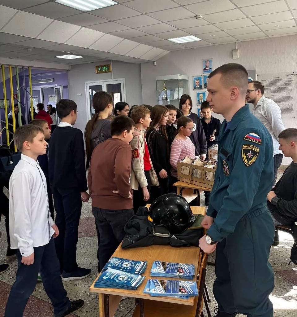 Встреча с будущими абитуриентами: ученые и студенты Вавиловского университета провели профориентационные мастер-классы в МАОУ «СОШ № 51 имени Г.К. Жукова» г. Саратова Фото 9 Встреча с будущими абитуриентами: ученые и студенты Вавиловского университета провели профориентационные мастер-классы в МАОУ «СОШ № 51 имени Г.К. Жукова» г. Саратова Фото 9