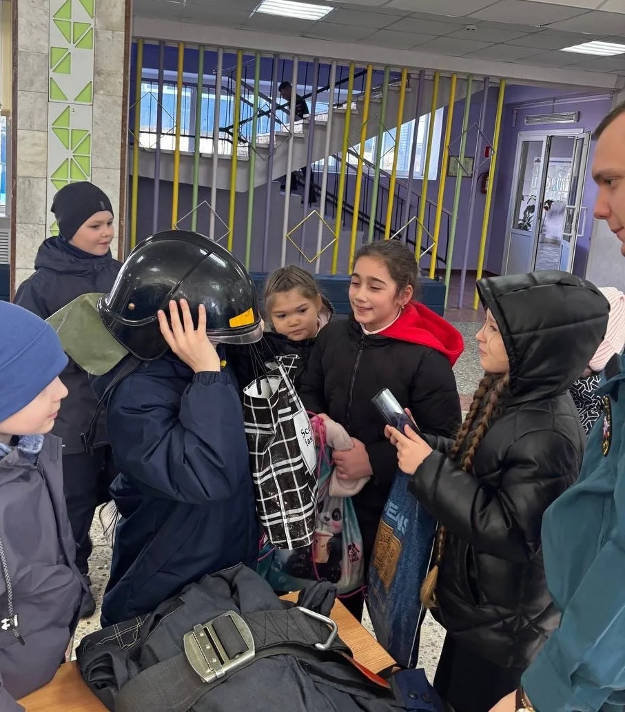 Встреча с будущими абитуриентами: ученые и студенты Вавиловского университета провели профориентационные мастер-классы в МАОУ «СОШ № 51 имени Г.К. Жукова» г. Саратова Фото 10 Встреча с будущими абитуриентами: ученые и студенты Вавиловского университета провели профориентационные мастер-классы в МАОУ «СОШ № 51 имени Г.К. Жукова» г. Саратова Фото 10