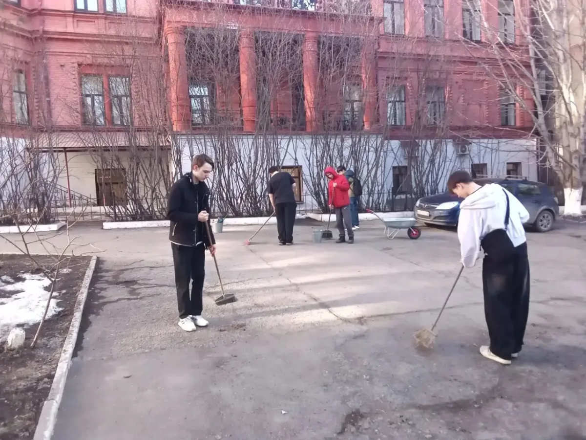 Участие в общегородском субботнике Фото 3