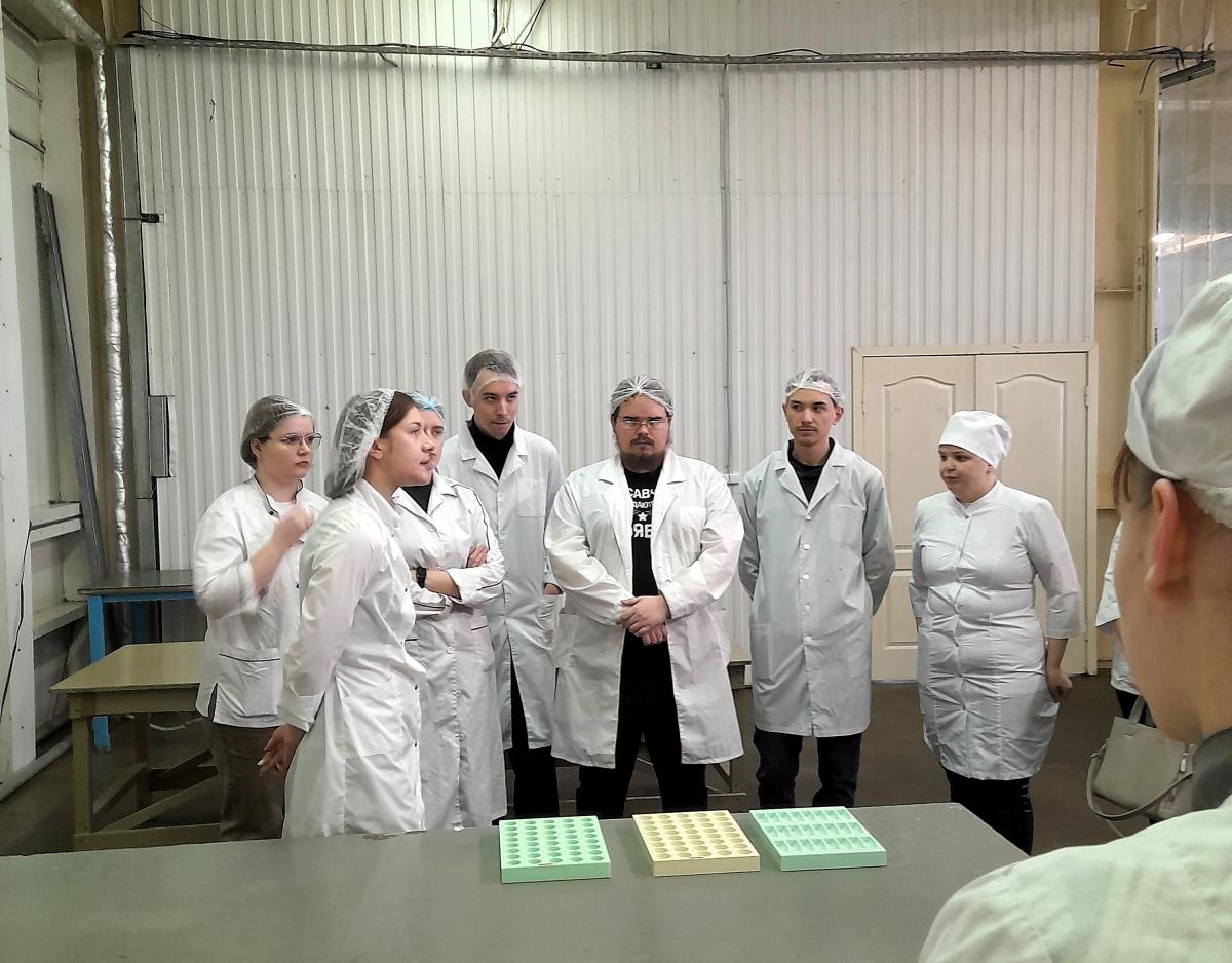 Будущие технологи посетили с экскурсией Саратовскую кондитерскую фабрику