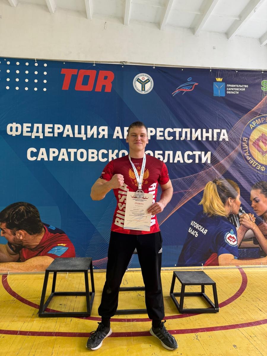 Студент университета - серебряный призер Областной Универсиады по армрестлингу