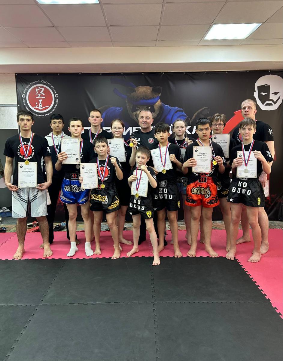 Студент университета - бронзовый призер Открытого турнира по ножевому бою Фото 3