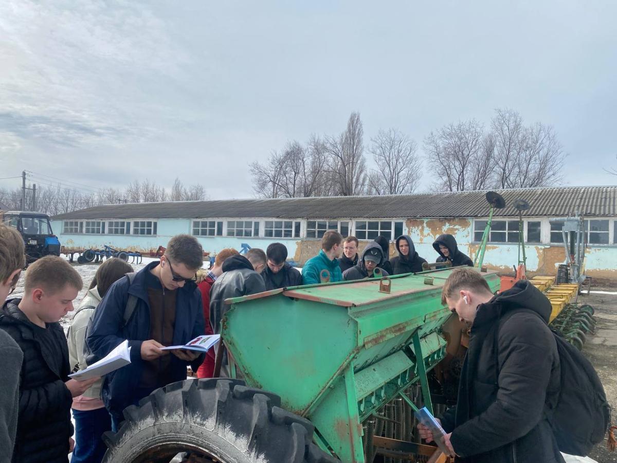 Выездное занятие в УНПО «АгроЭкспоцентр" кафедры "Техническое обеспечение АПК" Фото 2
