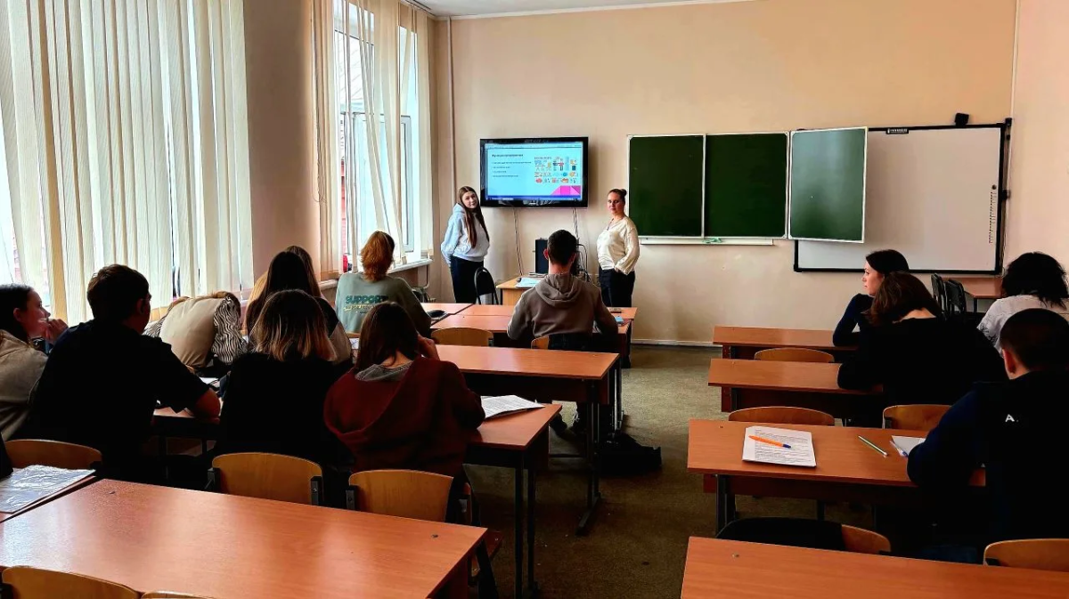 Учебное занятия для студентов колледжа Фото 2