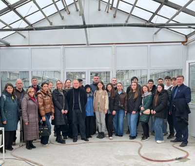 Сотрудники и студенты кафедры «Гидромелиорация, природообустройство и строительство в АПК» посетили с экскурсией УНУ «Фитотронно-тепличный интеллектуальный комплекс»