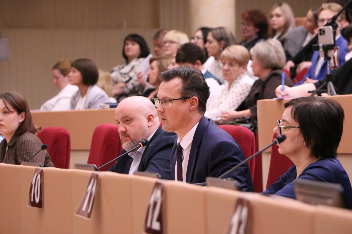 Делегация университета приняла участие в стратегической сессии Саратовской областной Думы Фото 2