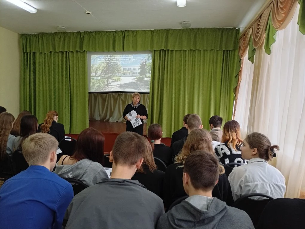 Преподаватели Марксовского филиала Вавиловского университета провели профориентационные встречи в школах Марксовского района Фото 1