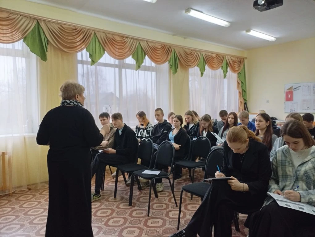 Преподаватели Марксовского филиала Вавиловского университета провели профориентационные встречи в школах Марксовского района Фото 2