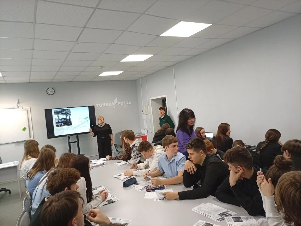 Преподаватели Марксовского филиала Вавиловского университета провели профориентационные встречи в школах Марксовского района Фото 3