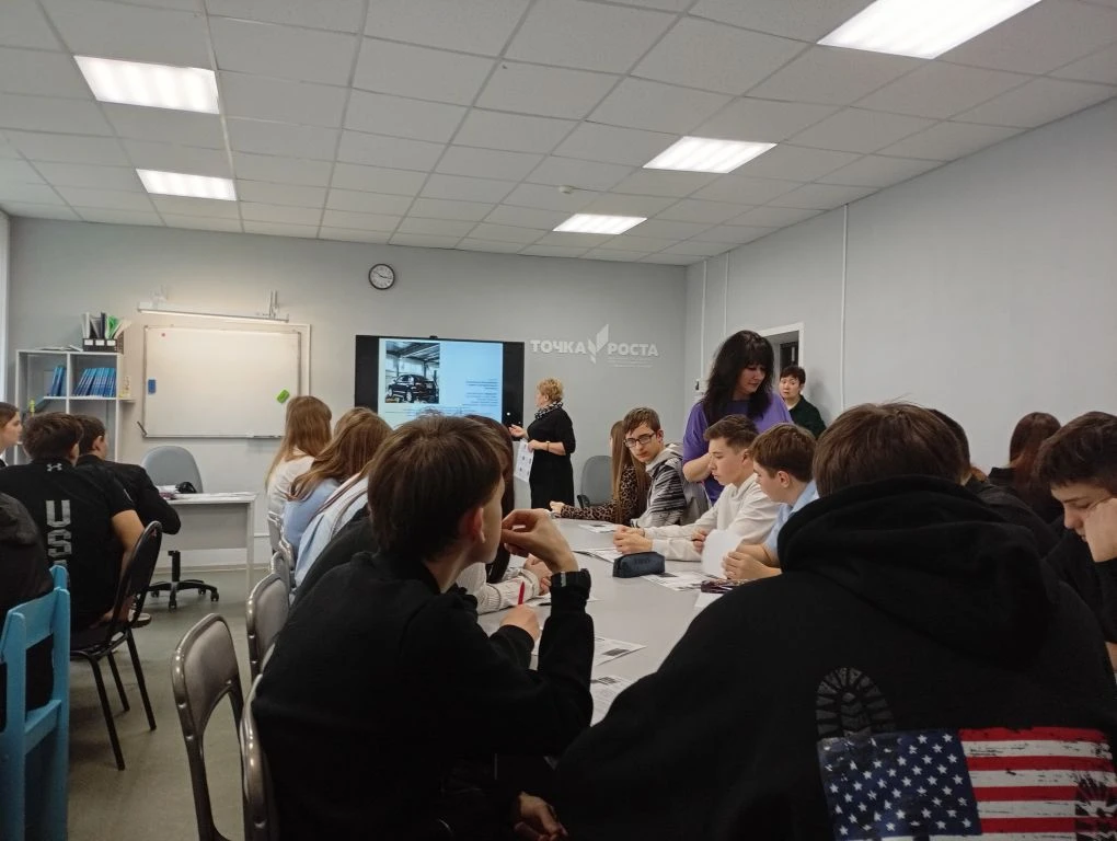 Преподаватели Марксовского филиала Вавиловского университета провели профориентационные встречи в школах Марксовского района Фото 4