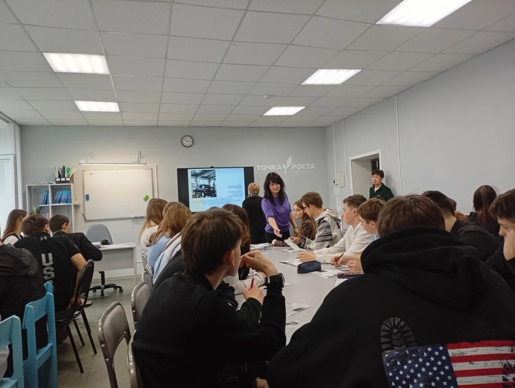 Преподаватели Марксовского филиала Вавиловского университета провели профориентационные встречи в школах Марксовского района Фото 5