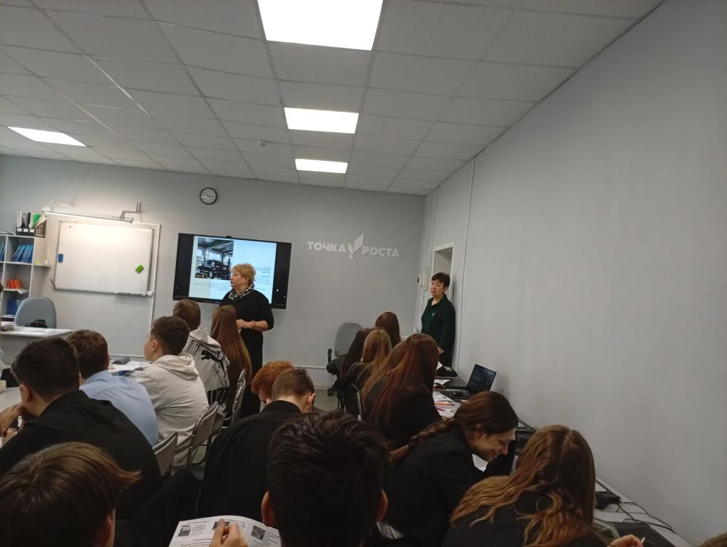 Преподаватели Марксовского филиала Вавиловского университета провели профориентационные встречи в школах Марксовского района Фото 6