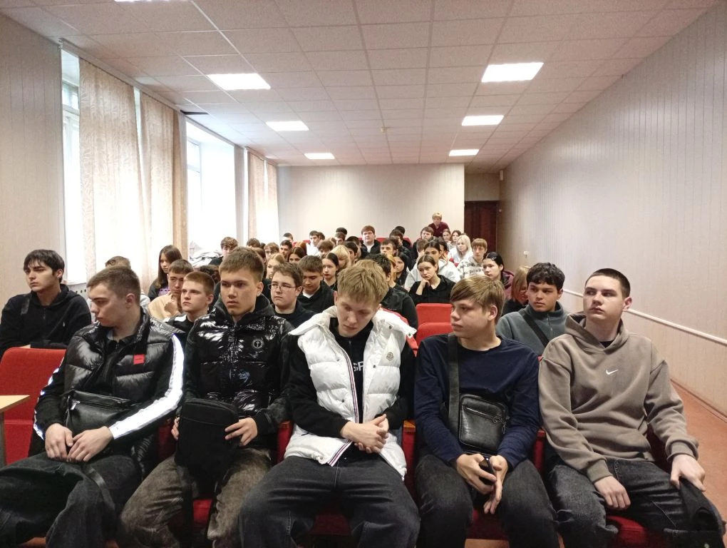 Будущее без вредных привычек: студенты Вавиловского университета обсудили здоровье с врачом-педиатром Фото 3