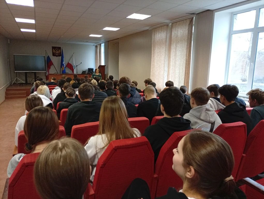 Будущее без вредных привычек: студенты Вавиловского университета обсудили здоровье с врачом-педиатром