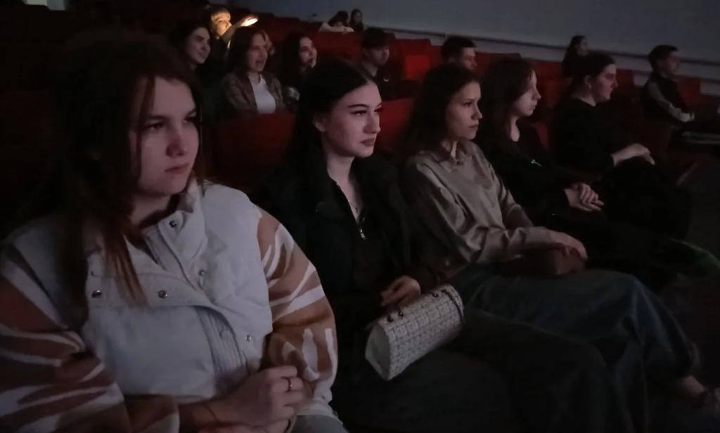 Студенты филиала просмотрели фильм «Малыш» Фото 3 Студенты филиала просмотрели фильм «Малыш» Фото 3