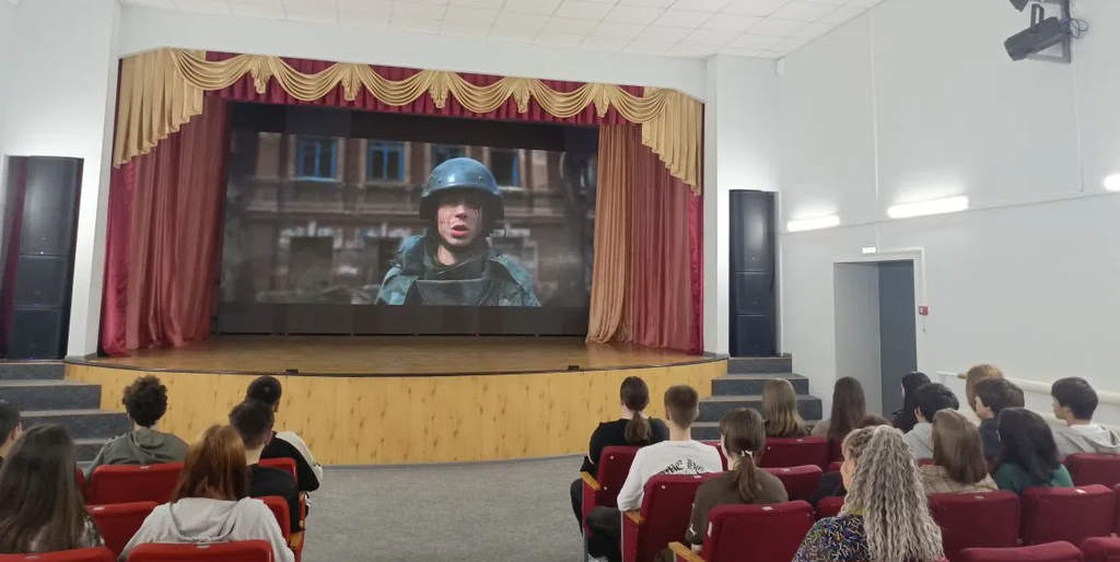 Студенты филиала просмотрели фильм «Малыш» Фото 5 Студенты филиала просмотрели фильм «Малыш» Фото 5