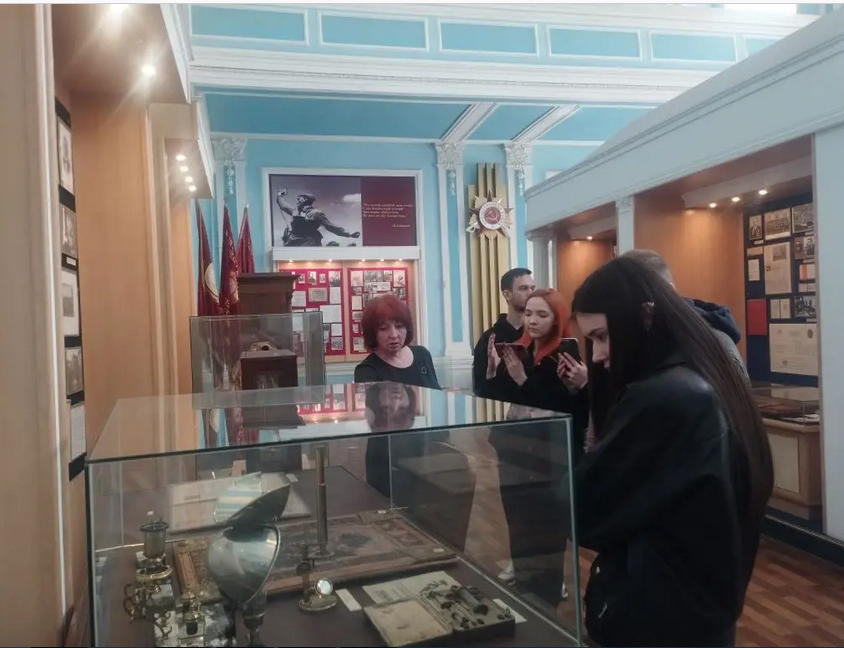 Патриотическим клубом «Я горжусь» организована экскурсия для студентов-заочников Фото 2